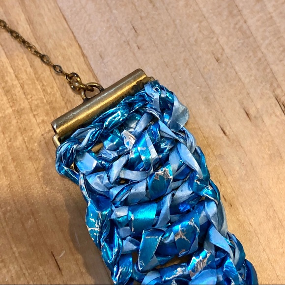 NWOT Jewelry Designer Mirit Weinstock necklace woven Rafia and ceramic bow - Picture 6 of 14